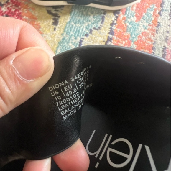 Calvin Klein Women's sz 10 Diona Flat Sandals Black Leather - Picture 4 of 4